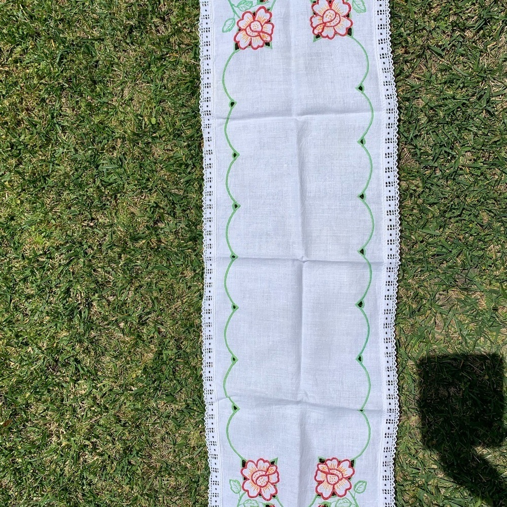 Table runner - Picture 4 of 4